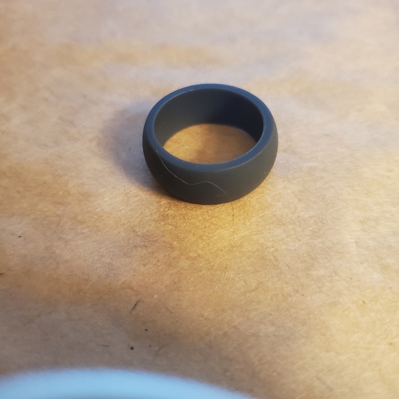 Silicone wedding band size 8 Gray UNISEX RING LGBTQ - Picture 1 of 1